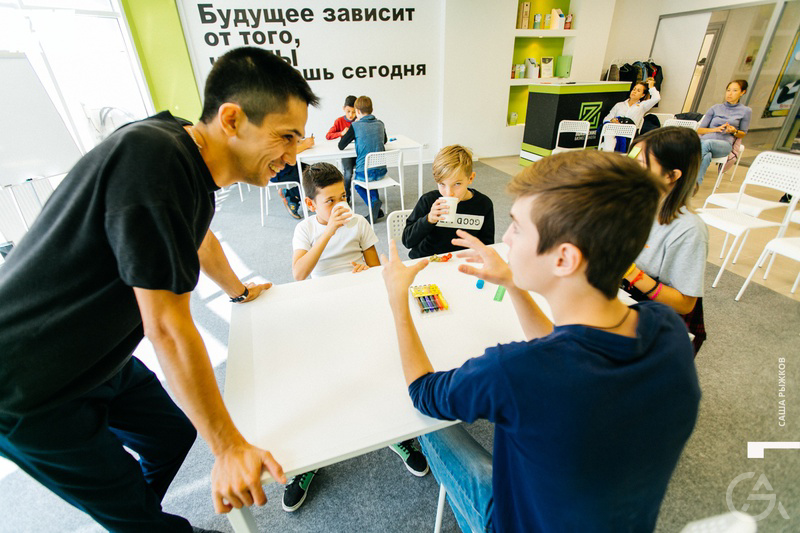 школа поколение. школа продашь. бизнес школа продаж. школа синергия москва. товар для бизнеса школьников.