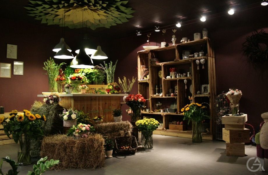 Магазин цветов в центре города - GrandActive