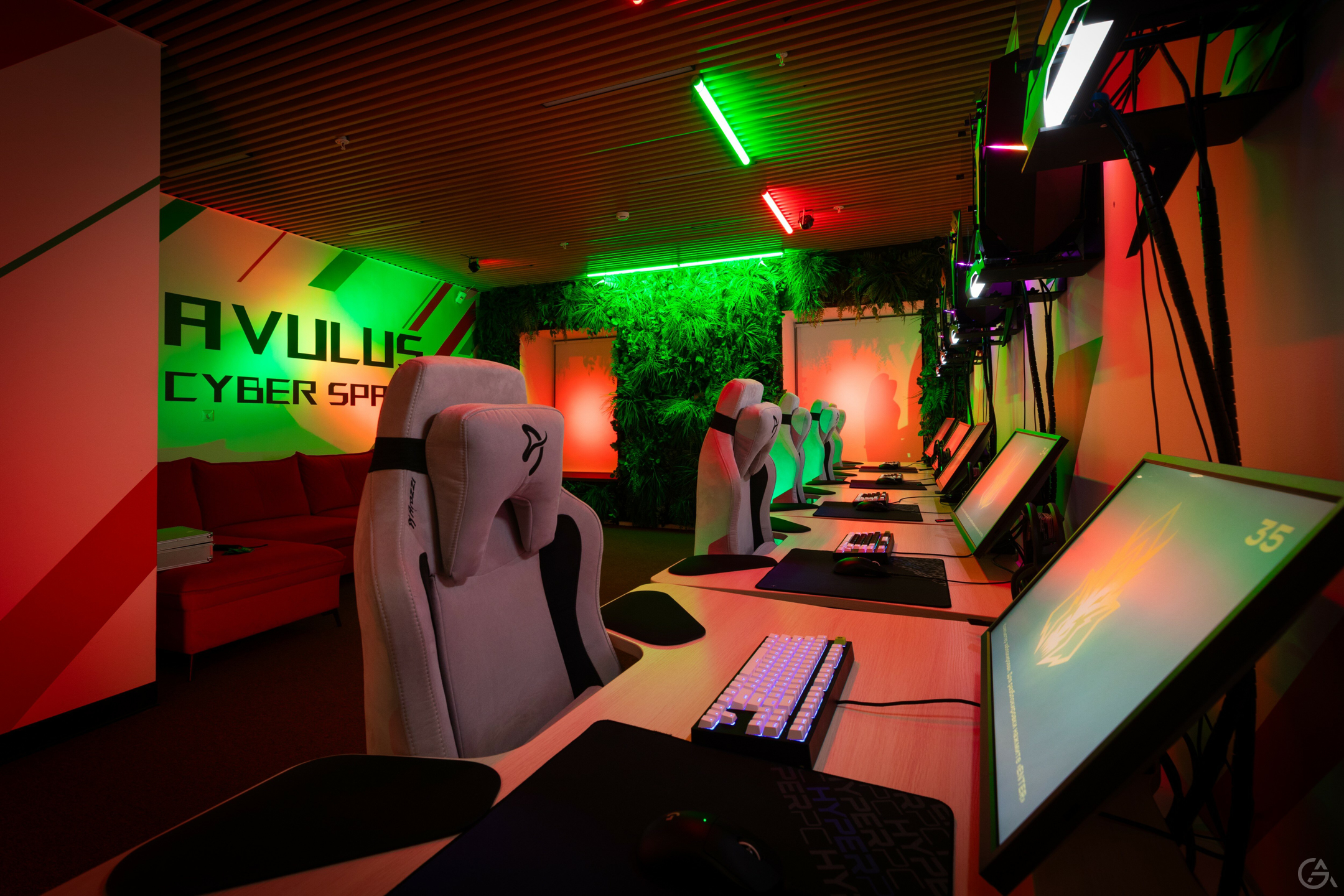 [Северный Кипр] Киберспортивная арена в студенческом центре - GrandActive